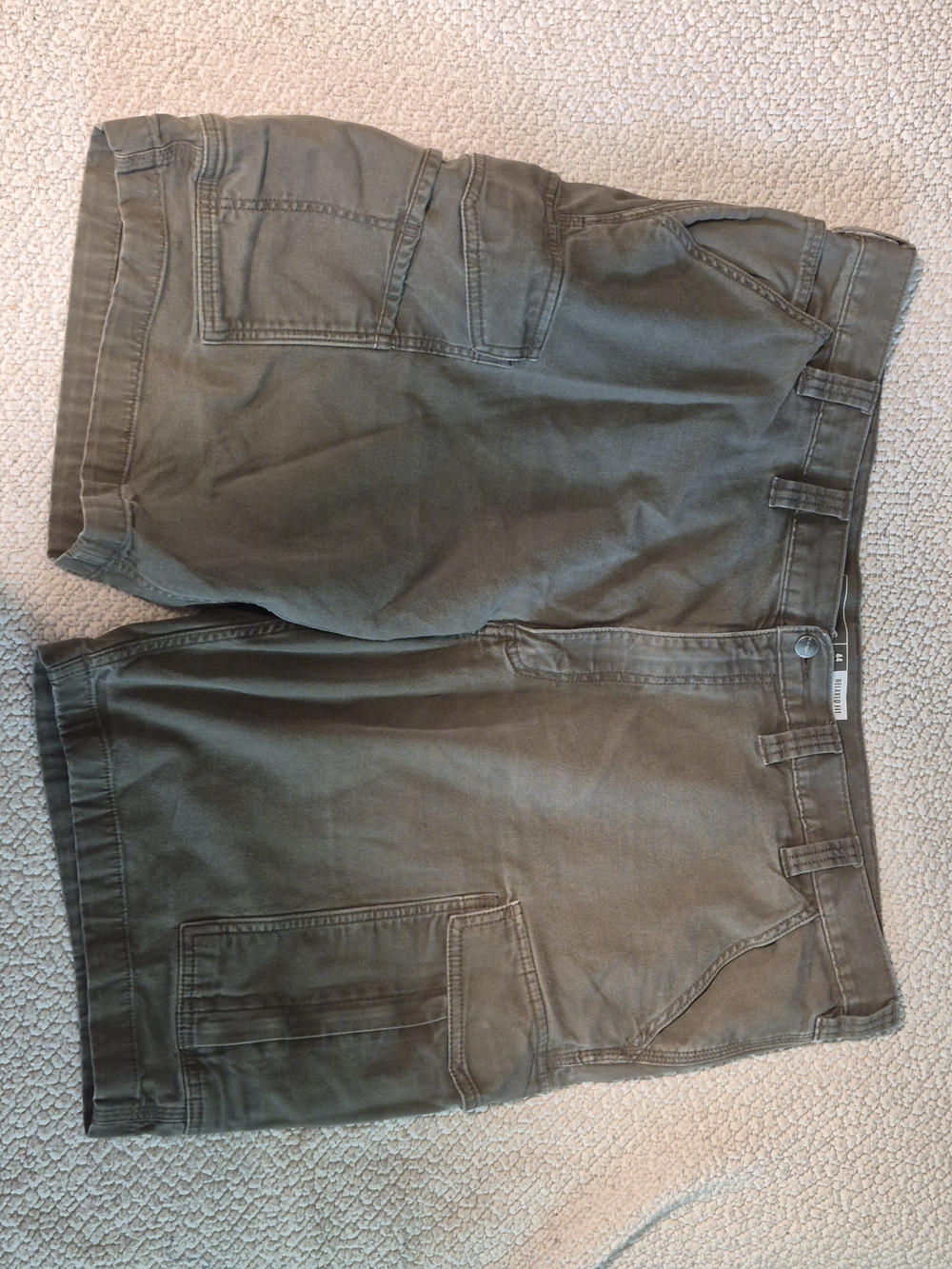 Carhartt Men's Cargo Shorts in Olive